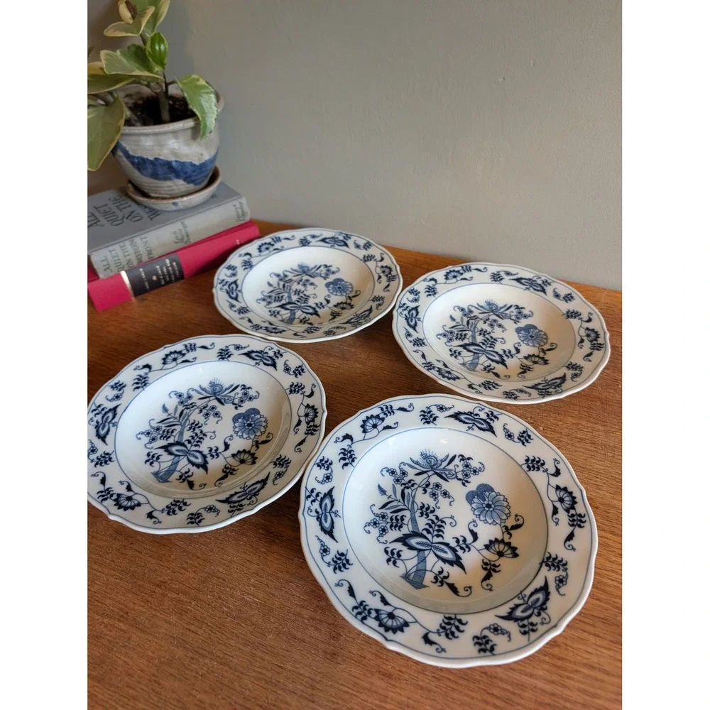 Blue Danube Rim Soup Bowls Set of 4 Blue Onion Pattern Scalloped Japan 8.5